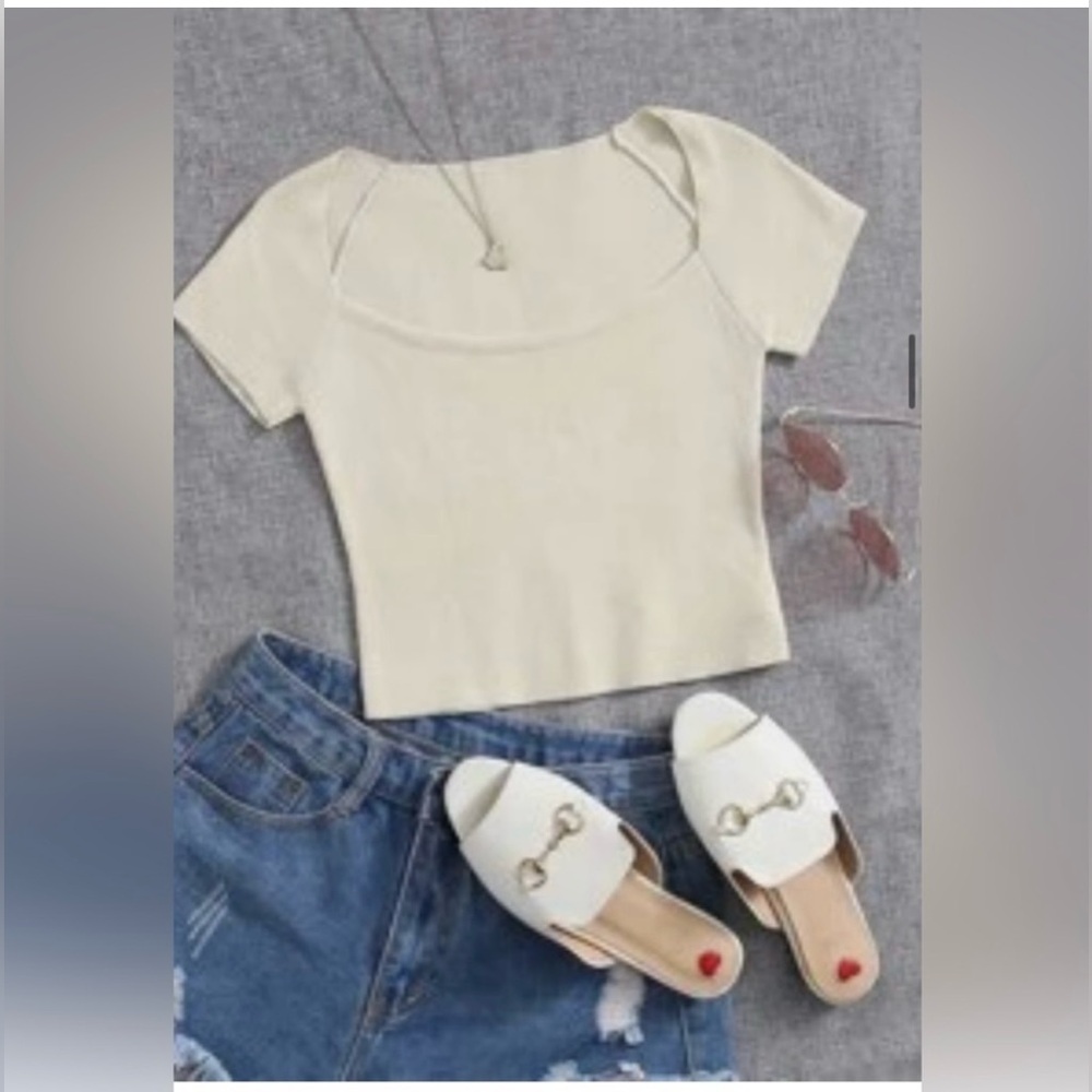 NWOT Neutral Cream Colour Scoop Neck Knit Short Sleeve Crop Top. Size S